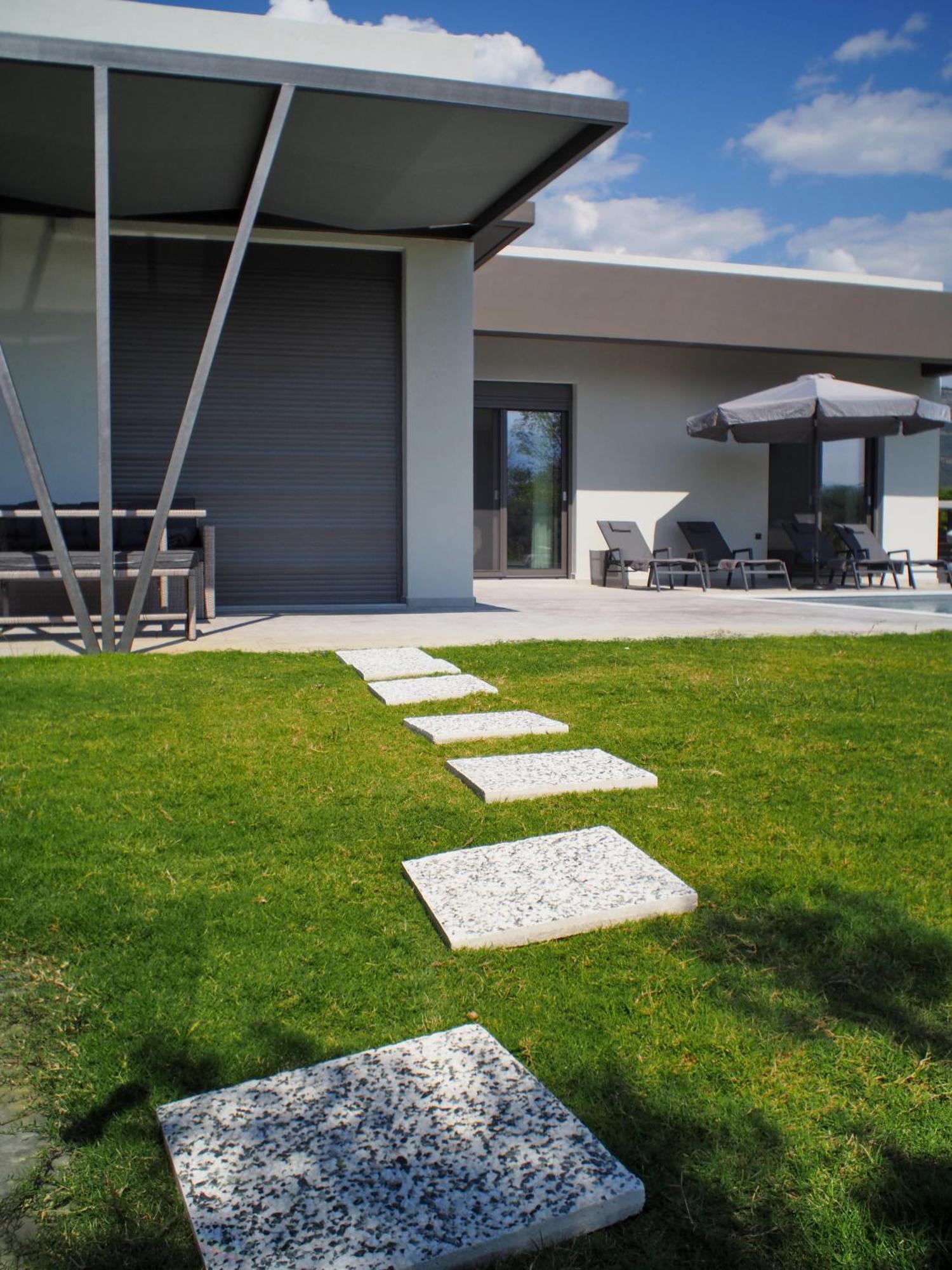 Nostos Luxury With Private Pool In